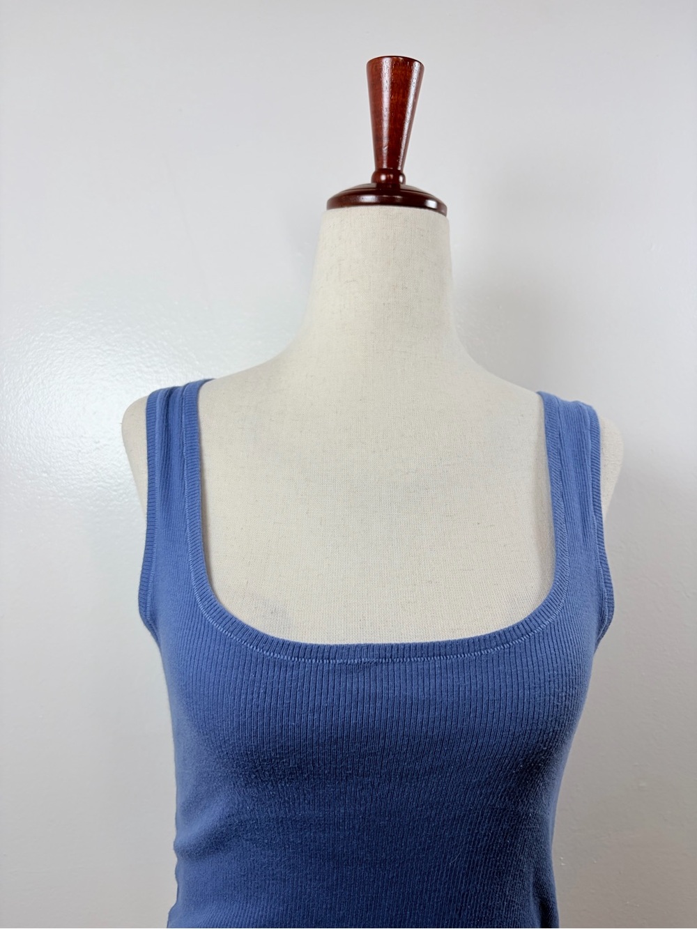 SKIMS Ribbed Tank Top - Picture 4 of 9